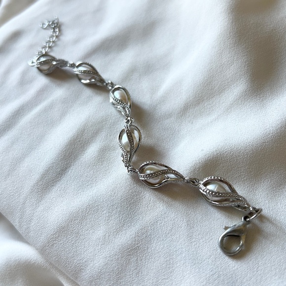 Vintage Pearl bracelet with silver link overlay - Picture 7 of 8